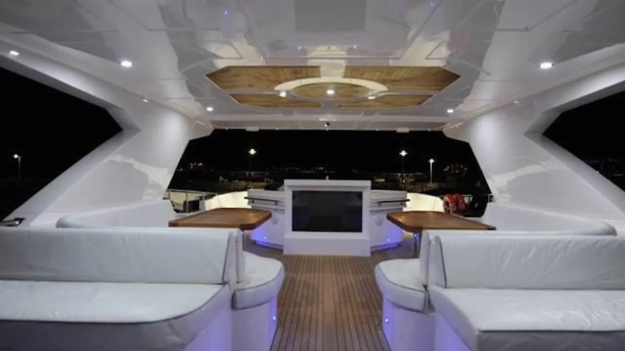 Dubai Private Yacht: 75 Feet