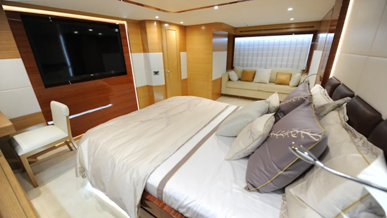 Dubai Private Yacht: 75 Feet Review