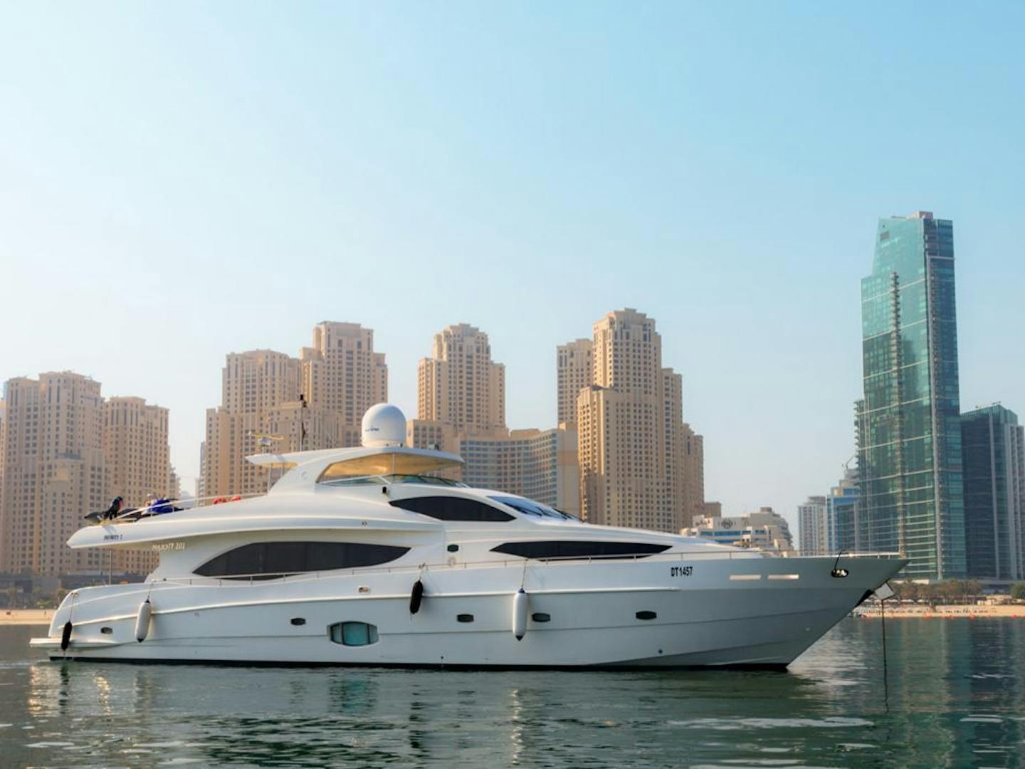 Dubai Private Yacht: 101 Feet
