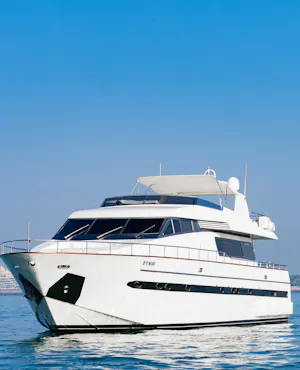 Dubai Private Yacht: 82 Feet (Up to 50 Pax)