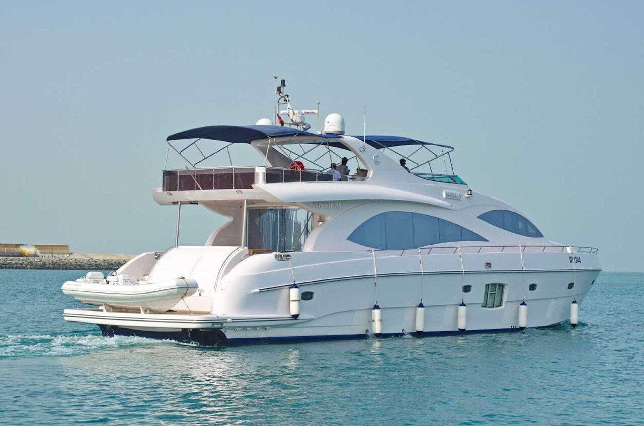 Dubai Private Yacht: 88 Feet Discount
