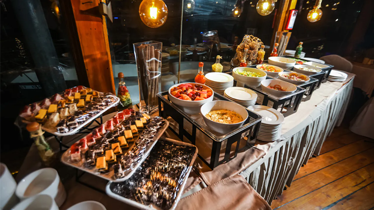 Luxury Black Pearl Dinner Cruise in Dubai Canal Location