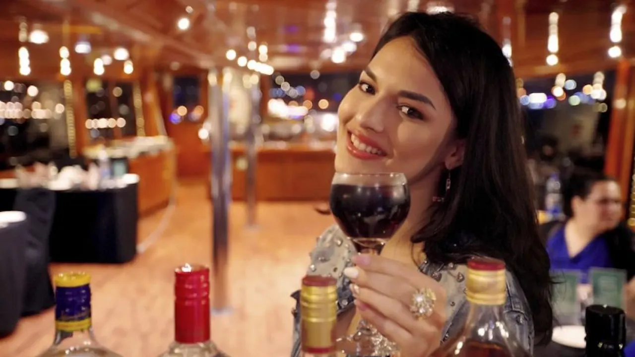 Luxury Black Pearl Dinner Cruise in Dubai Canal Discount