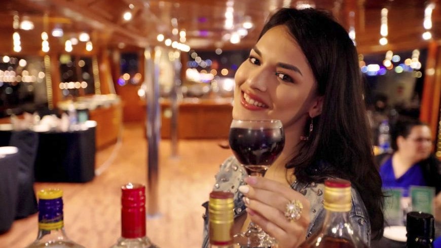 Luxury Black Pearl Dinner Cruise in Dubai Canal Discount