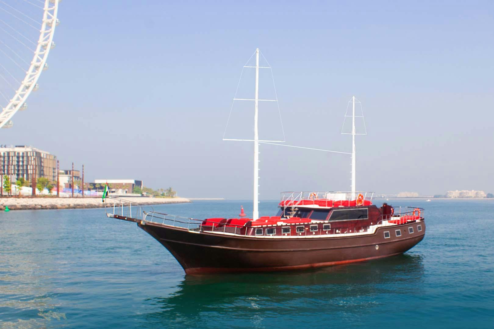 Dubai Marina: Sailing Tour with BBQ and Swimming