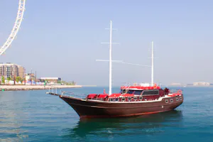 Dubai Marina: Sailing Tour with BBQ and Swimming