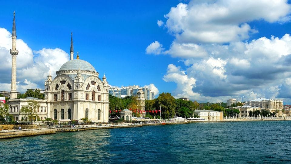 Half-day Istanbul Sightseeing by Bosphorus Cruise with Pierre Loti Hill Cable Car Ride Discount
