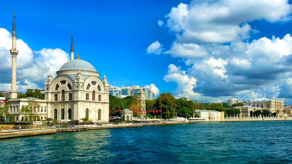 Half-day Istanbul Sightseeing by Bosphorus Cruise with Pierre Loti Hill Cable Car Ride Discount