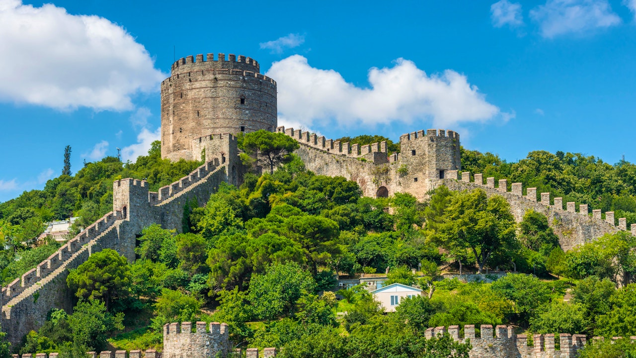 Half-day Istanbul Sightseeing by Bosphorus Cruise with Pierre Loti Hill Cable Car Ride Ticket