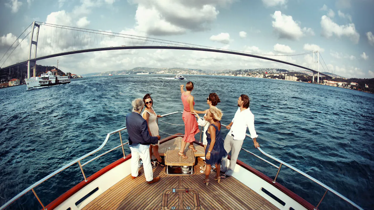 Half-day Istanbul Sightseeing by Bosphorus Cruise with Pierre Loti Hill Cable Car Ride Price