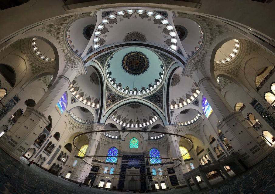 Istanbul Sightseeing Tour with Turkish Delicacies