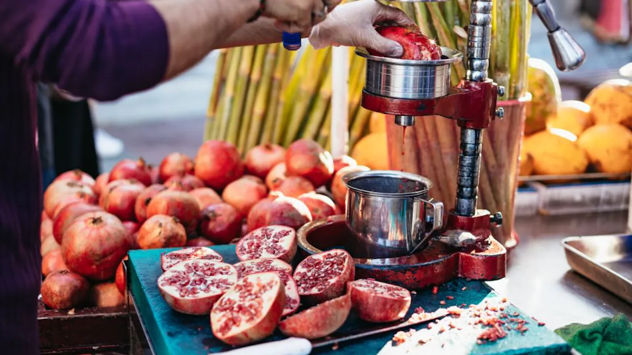 Old Town, Dubai Creek, Souks, and Street Food Tour: Dubai Discount