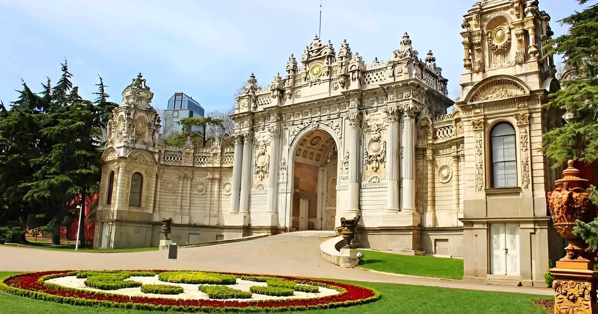Dolmabahce Palace Tour with Skip-the-Line Ticket and Audio