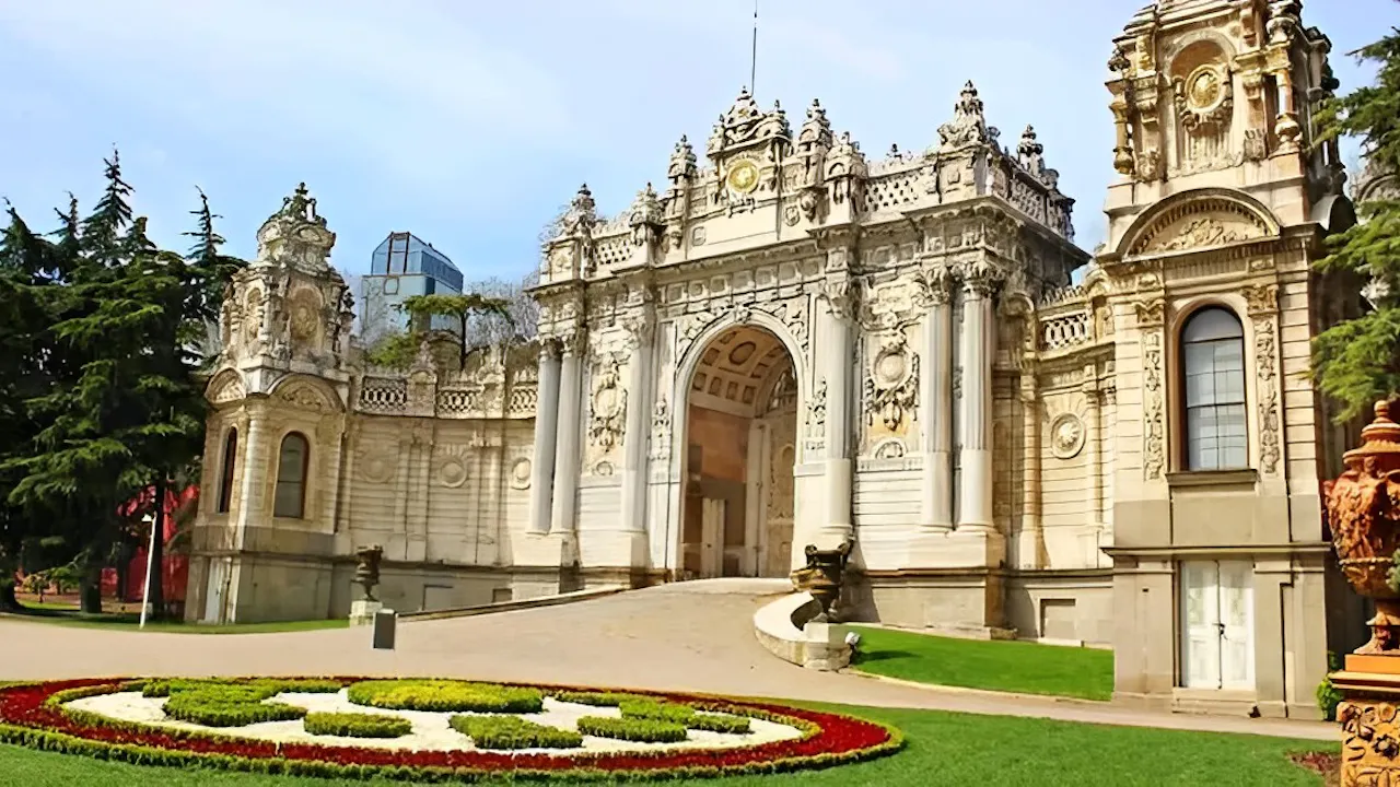 Dolmabahçe Palace Tour with Hotel Pick-up Location