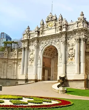 Dolmabahce Palace Tour with Skip-the-Line Ticket and Audio