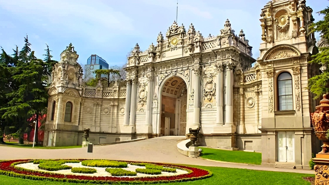 Dolmabahçe Palace Tour with Hotel Pick-up Location