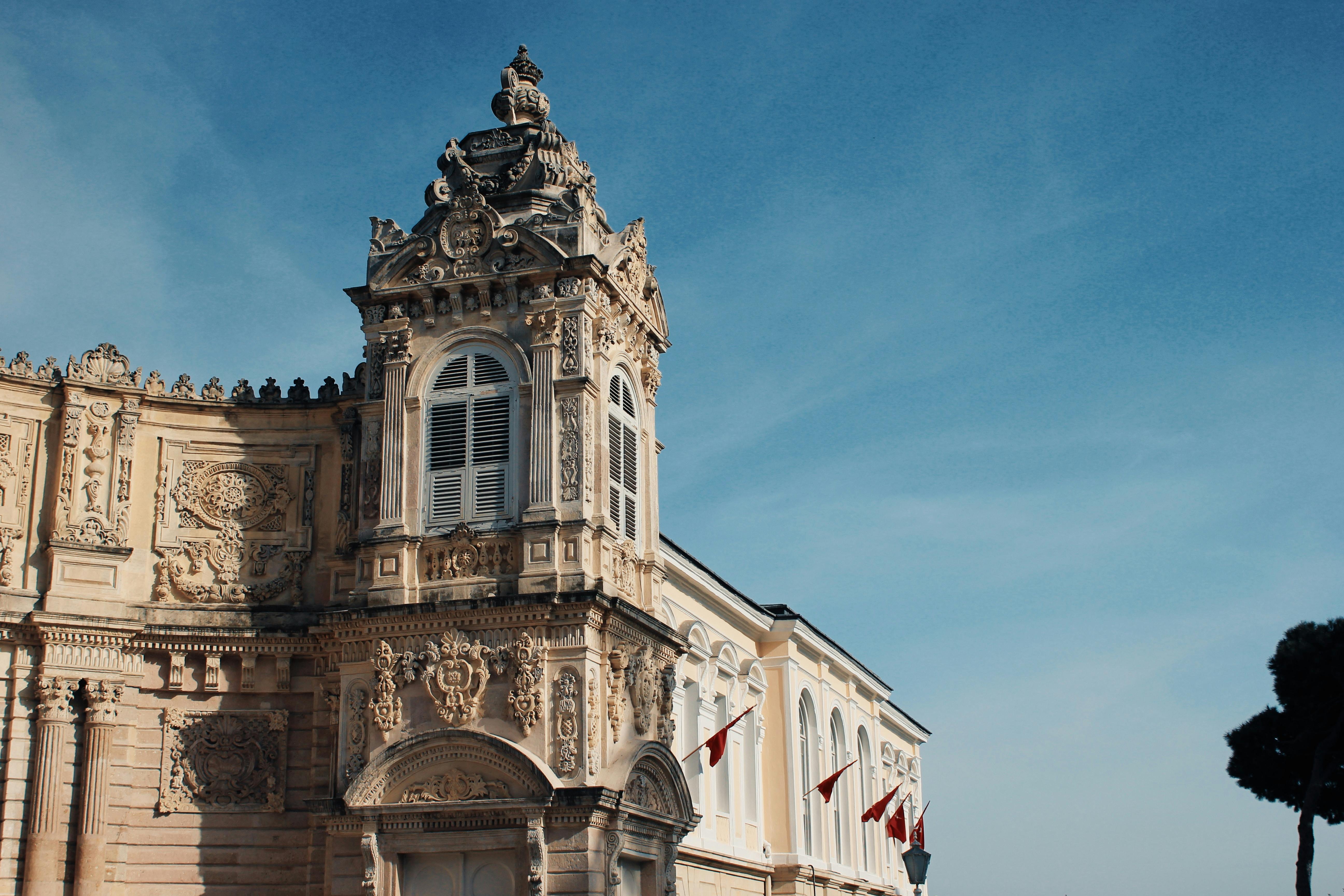 Dolmabahçe Palace Tour with Hotel Pick-up & Drop-off Discount