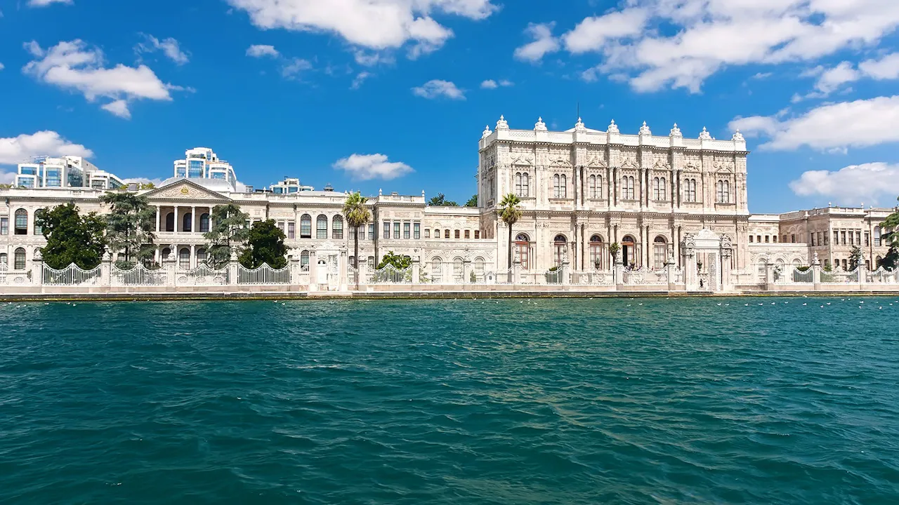 Dolmabahçe Palace Tour with Hotel Pick-up & Drop-off Price