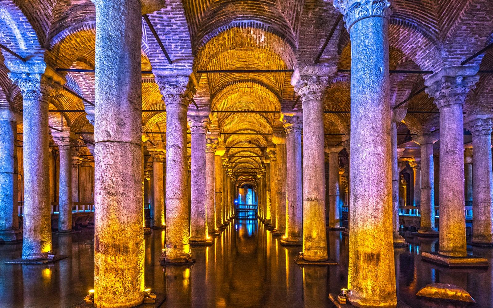 Dolmabahçe Palace and Topkapı Palace Tour 