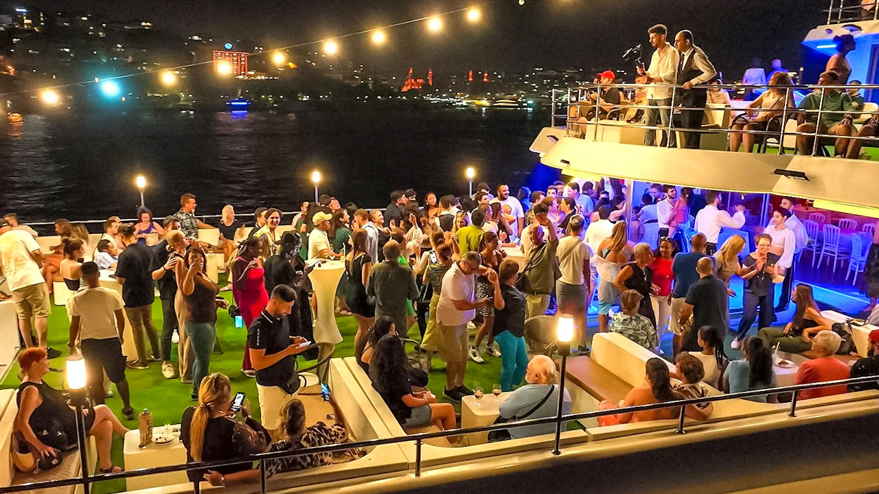 Bosphorus Yacht Tour with Drinks and Snacks Location