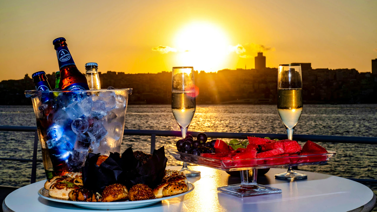 Bosphorus Yacht Tour with Drinks and Snacks Ticket