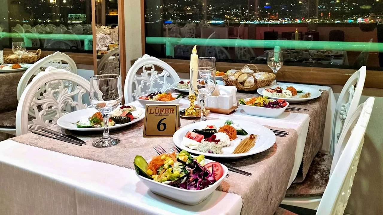 Bosphorus Yacht Tour with Drinks and Snacks Category