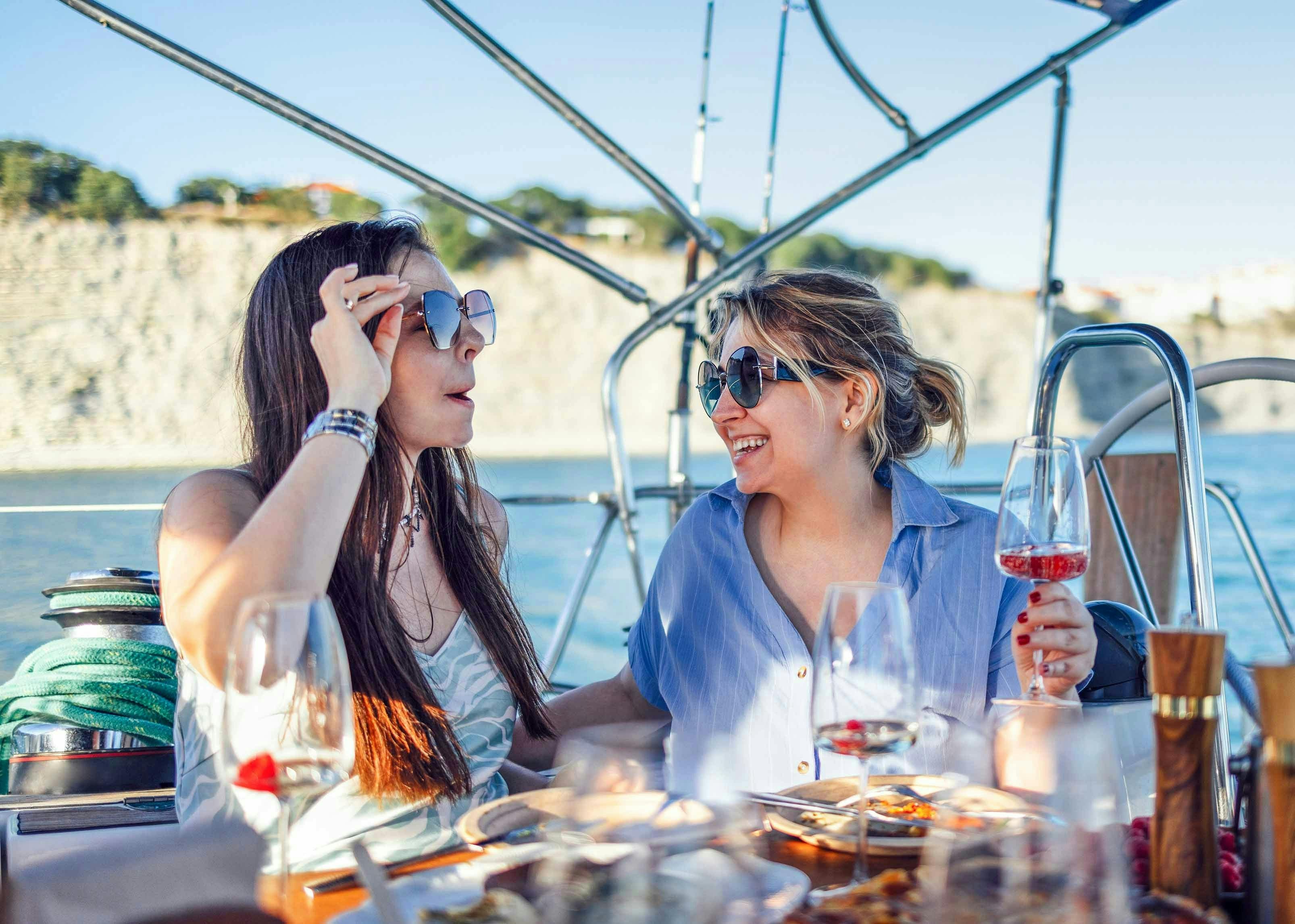 Bosphorus Yacht Tour with Drinks and Snacks Price