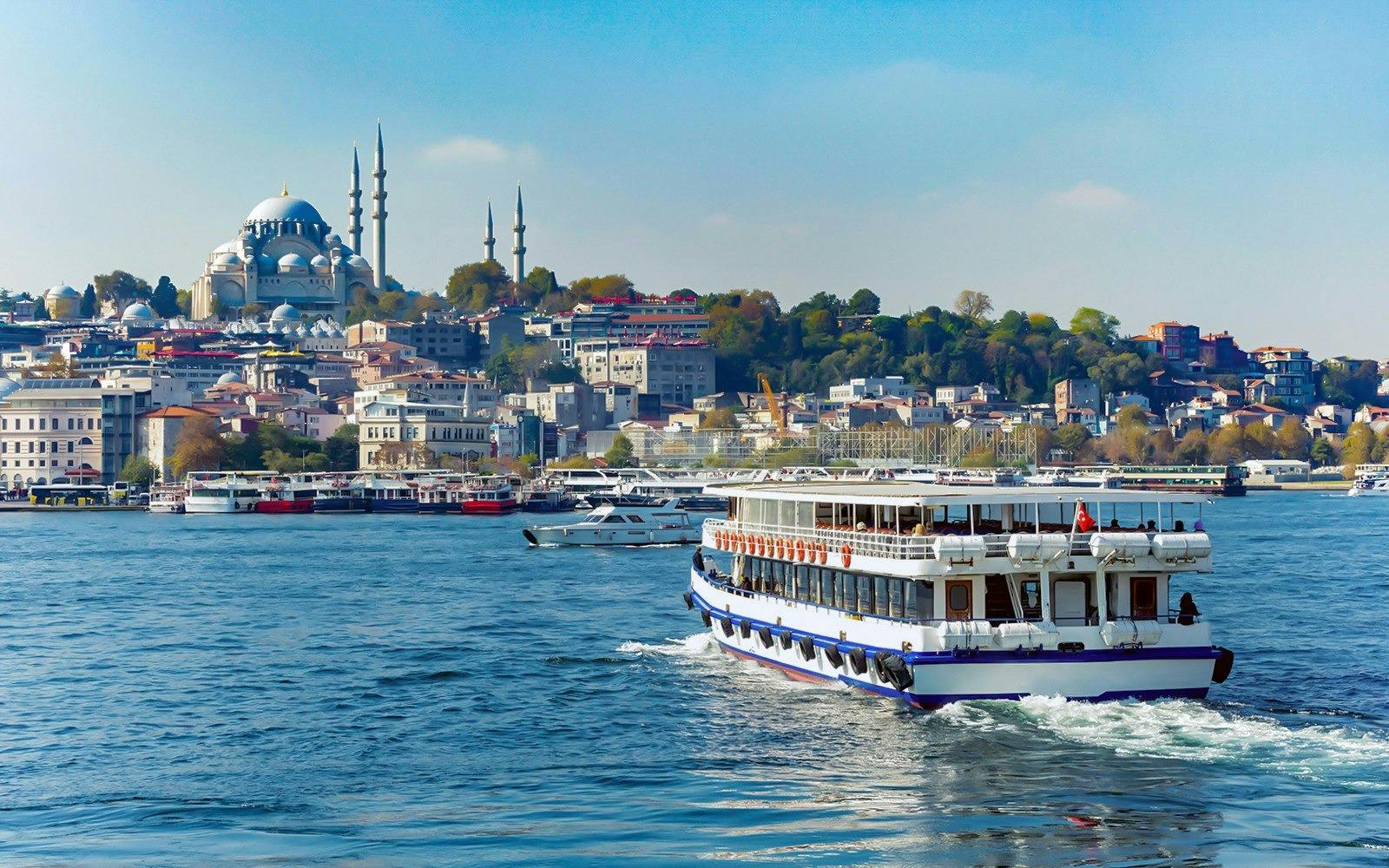 Golden Horn Tour and Bosphorus Cruise with Audio Guide 