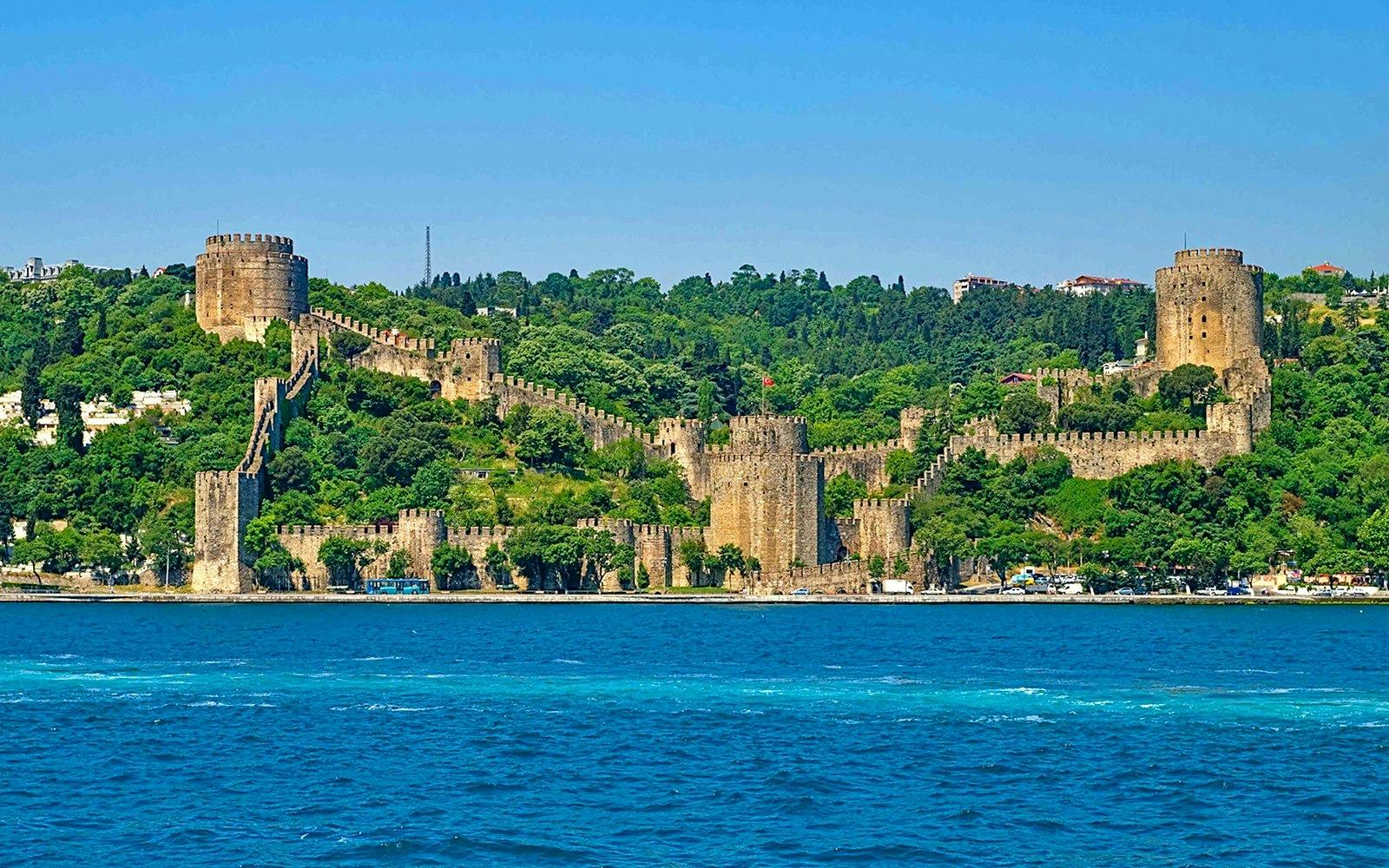 Golden Horn Tour and Bosphorus Cruise with Audio Guide Thrillark