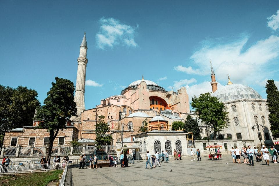 Istanbul VIP Tour Combo : Hagia Sophia, Topkapi Palace and Basilica Cistern Discount