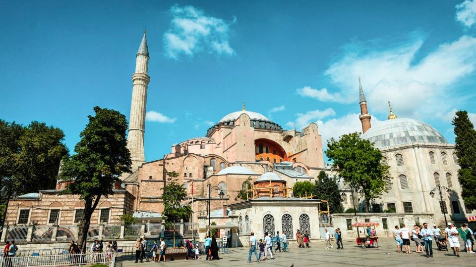 Istanbul VIP Tour Combo : Hagia Sophia, Topkapi Palace and Basilica Cistern Discount