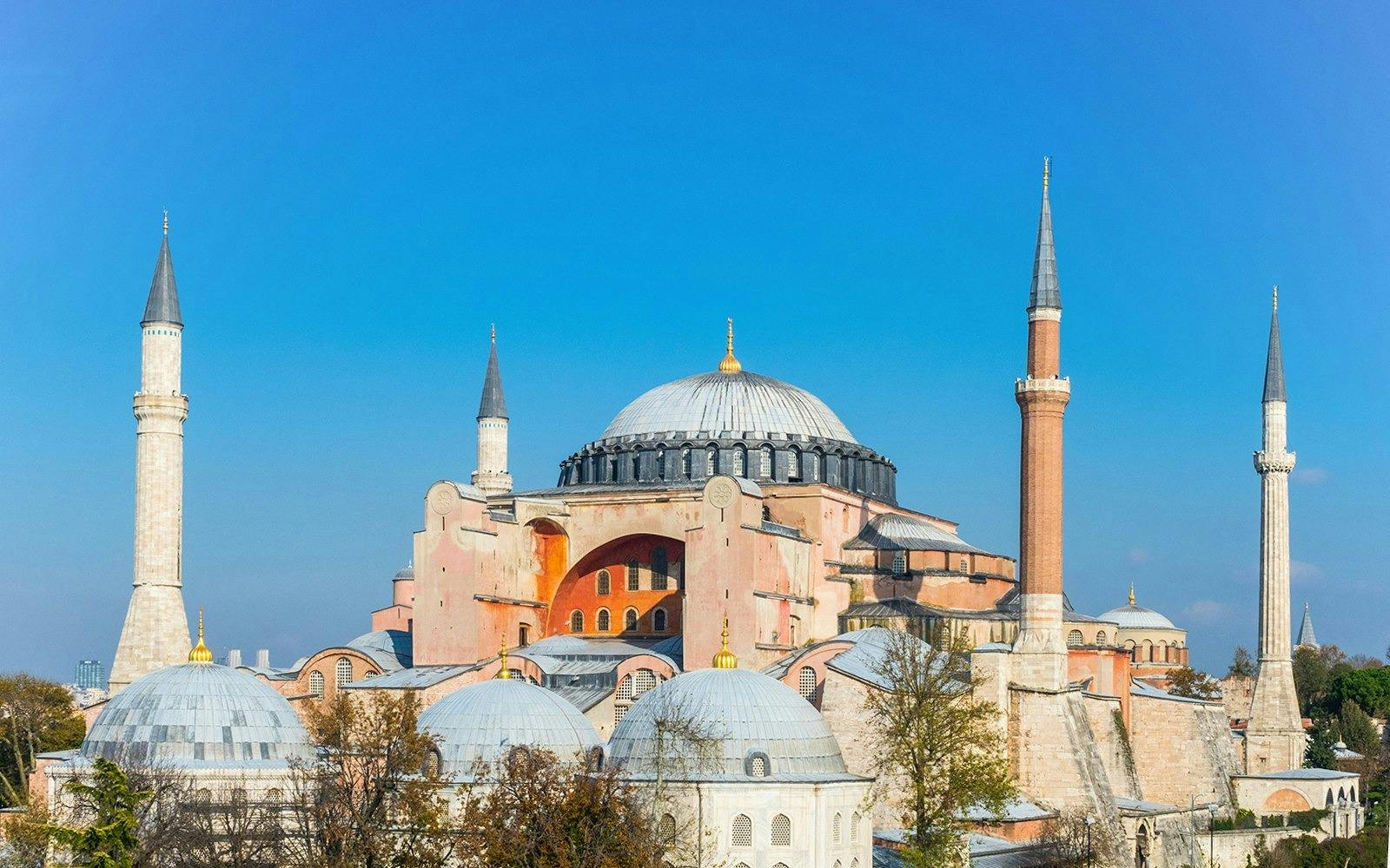 Istanbul VIP Combo (Hagia Sophia, Topkapi Palace and Basilica Cistern) 
