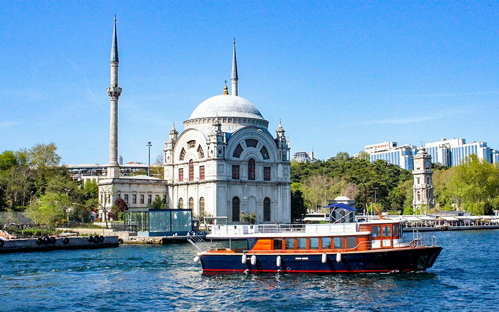 Bosphorus Strait Catamaran Cruise with Dinner Ticket