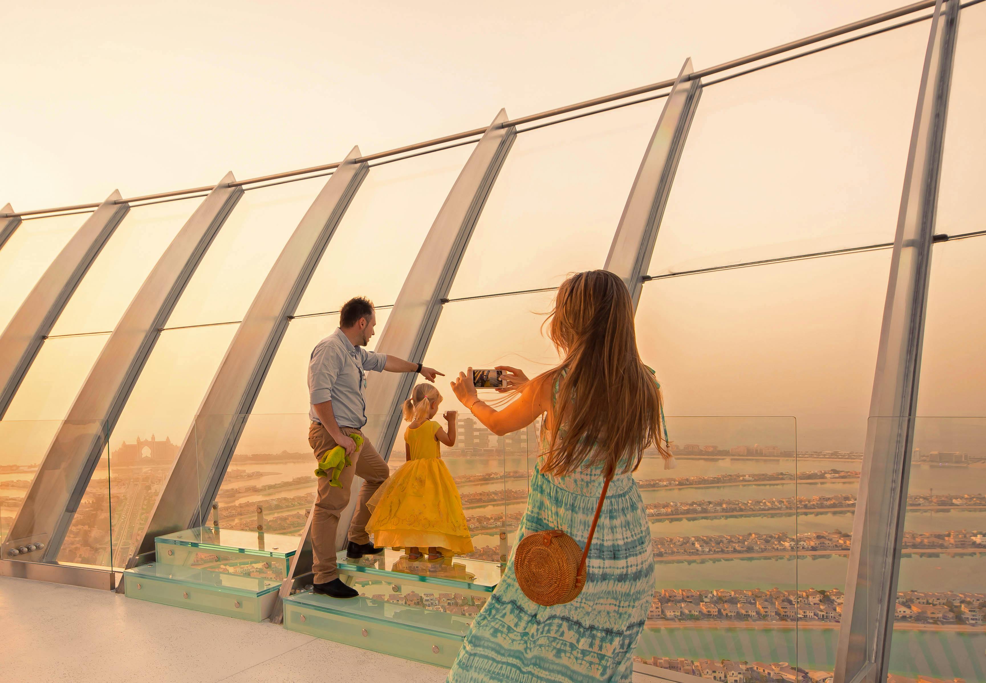 The View At the Palm- Lounge Access