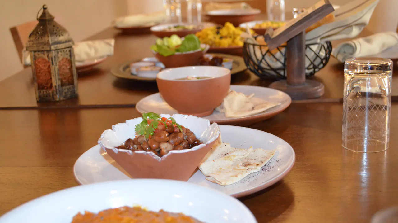 Meet The Locals - Old Dubai Tour with Cultural Lunch Ticket