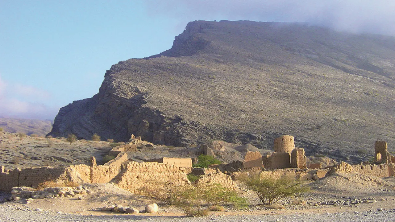 Wadi Al Abyadh by 4×4 Full Day Private Tour From Muscat Discount