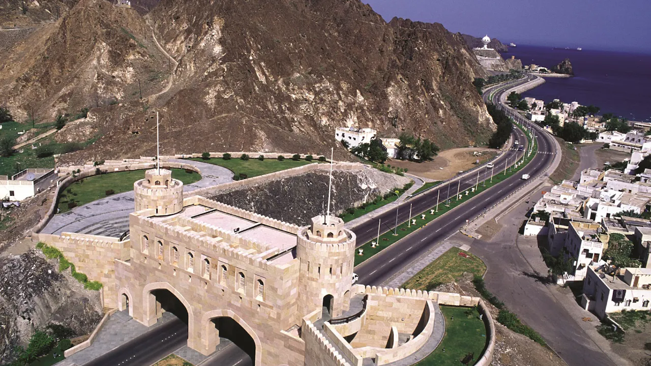 Full-Day 4x4 Jebel Akhdar Tour From Muscat With Lunch