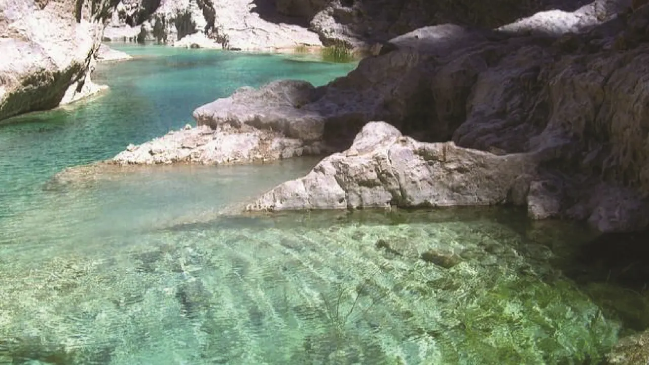 Full-Day 4x4 Wadi Bani Awf & Snake Gorge Tour From Muscat