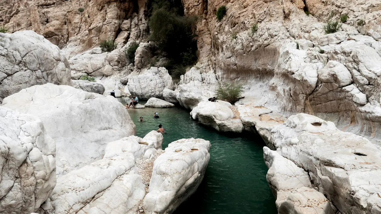 Full-Day 4x4 Wadi Bani Awf & Snake Gorge Tour From Muscat