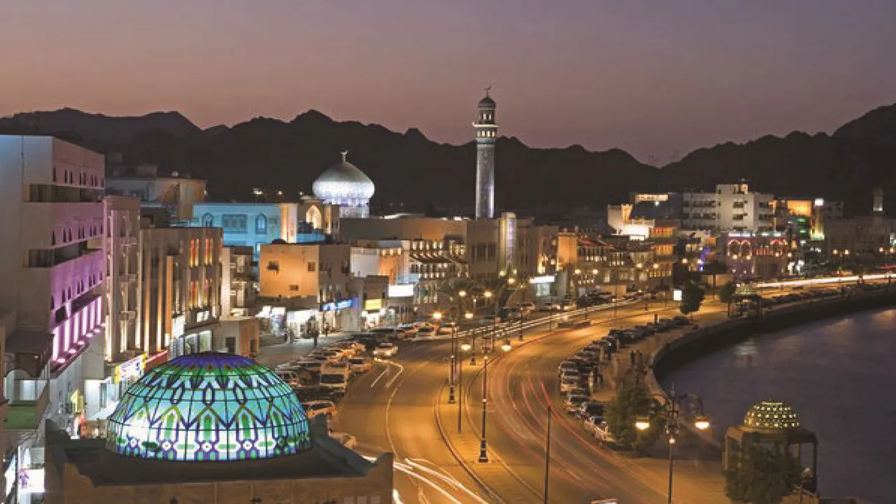 Discover Muscat by night half day tour & Dine experience