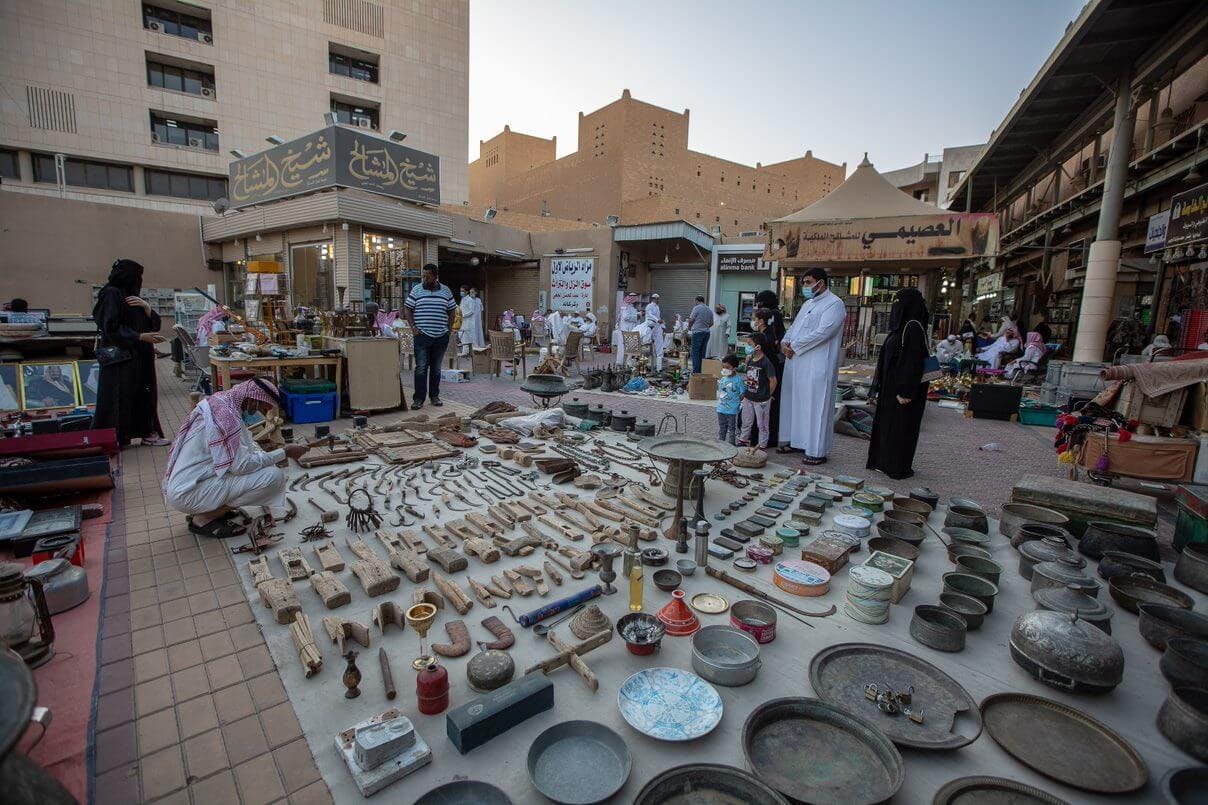 Riyadh : Full Day Guided City Tour with Transfer Price