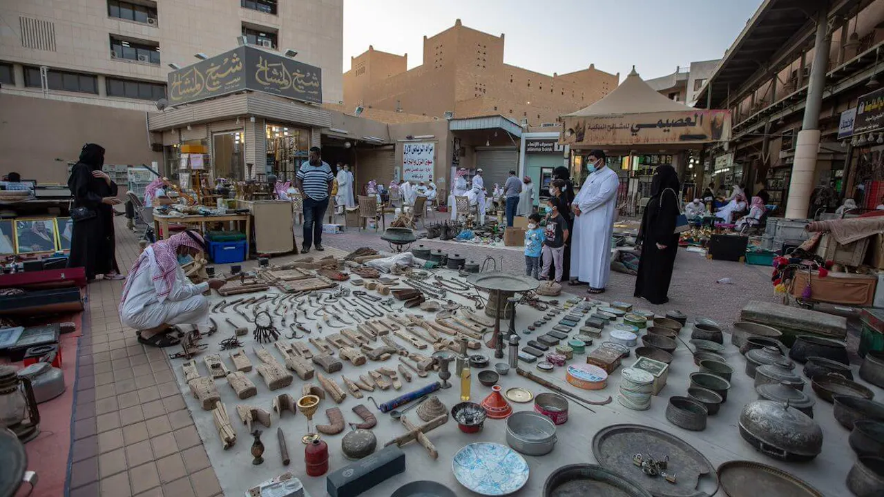 Riyadh : Full Day Guided City Tour with Transfer Price