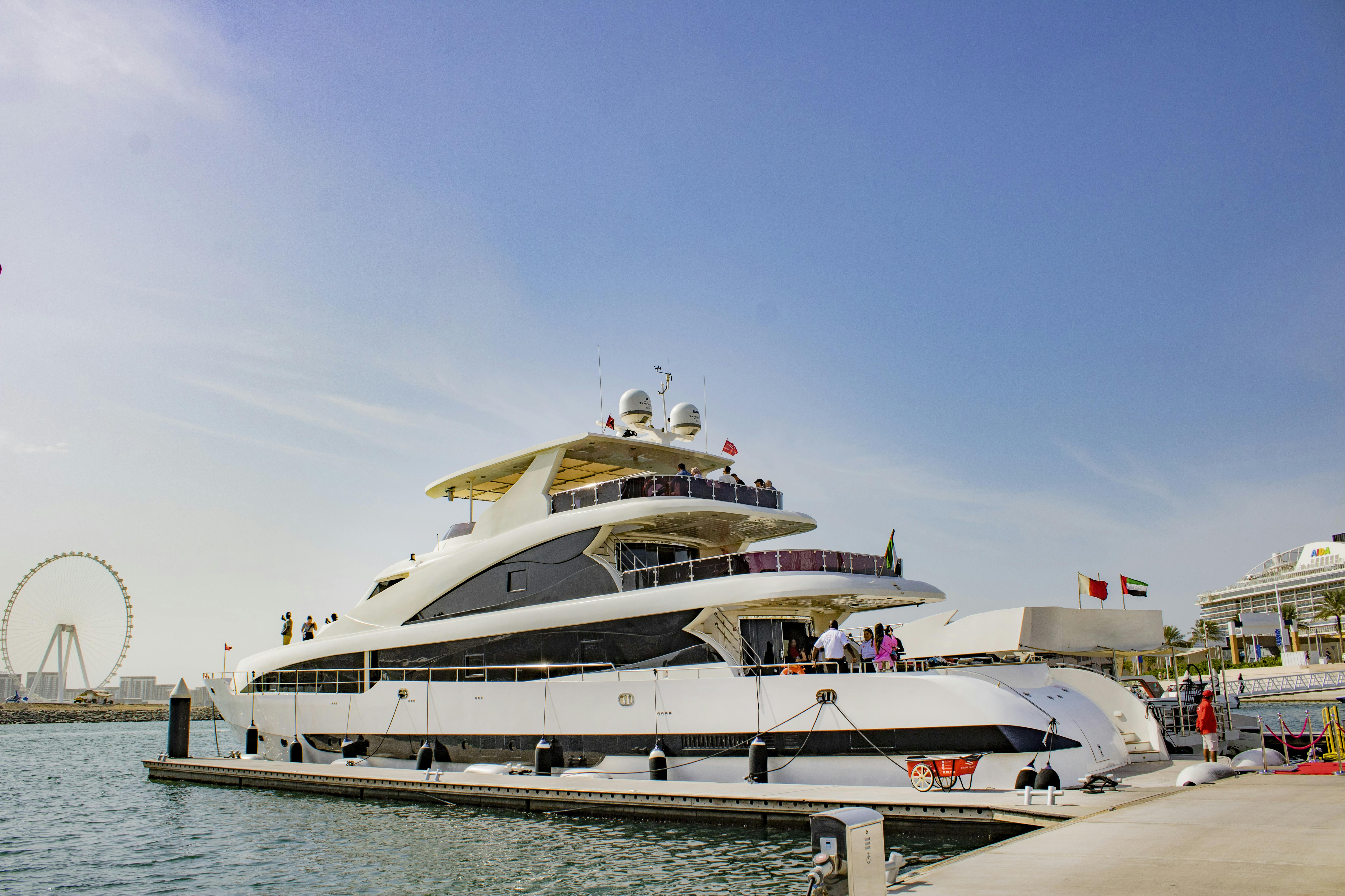 Luxury Super Yacht Experience With Unlimited Premium Beverages 