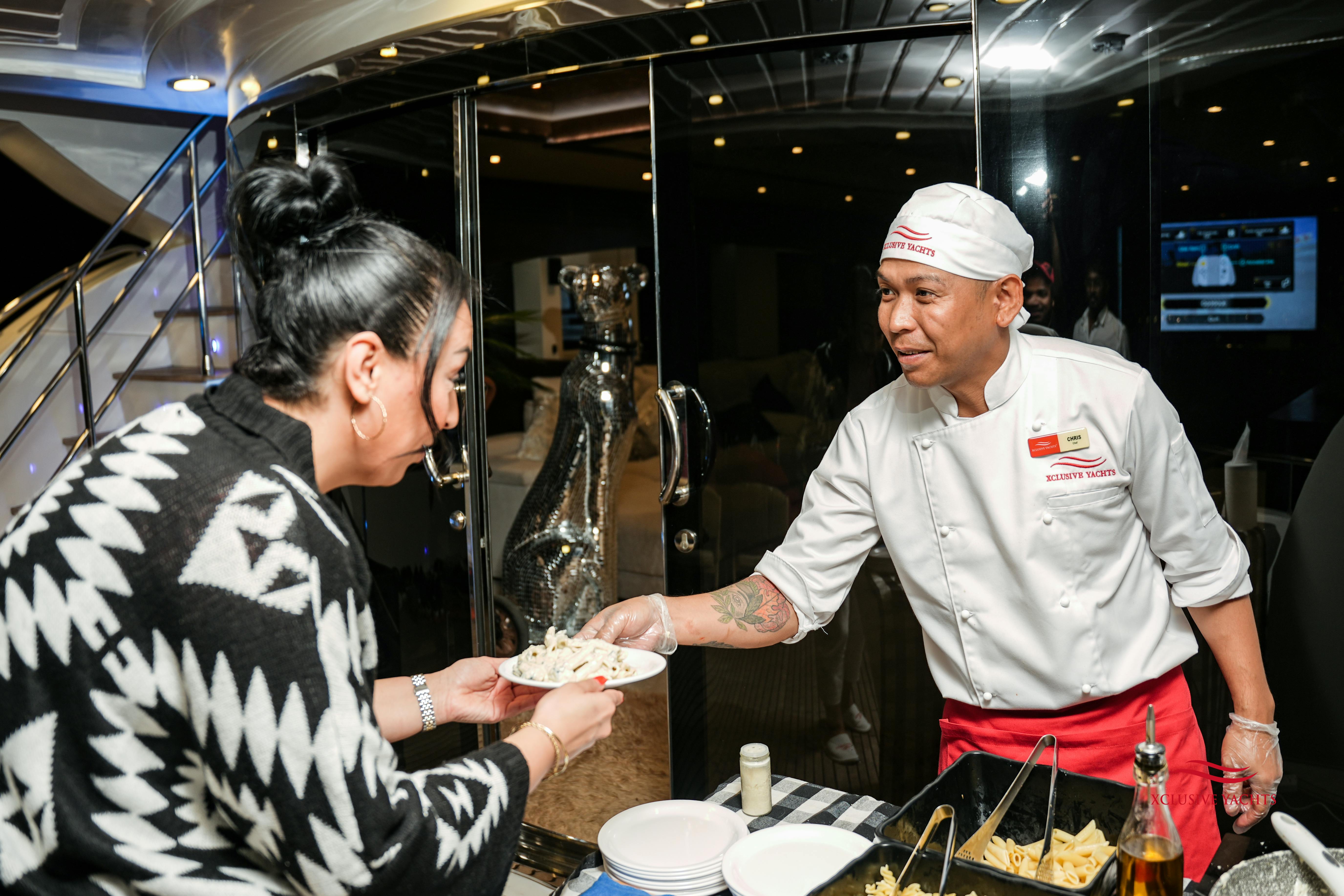 Luxury Super Yacht Experience With Unlimited Premium Beverages 