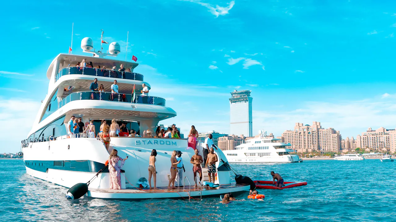 3-Hour Luxury Super Yacht Experience with Unlimited Alcohol