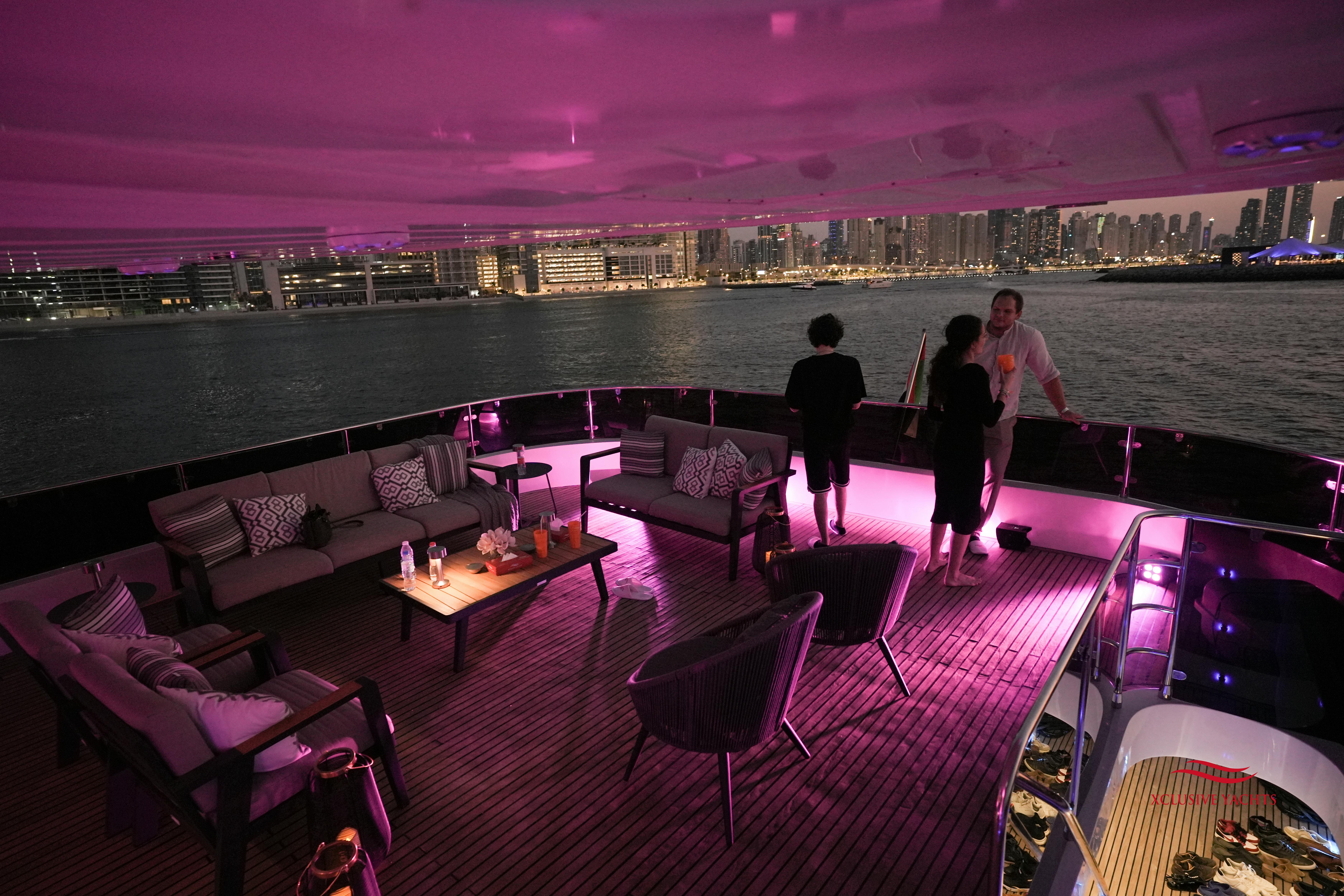 Luxury Super Yacht Experience With Unlimited Premium Beverages 