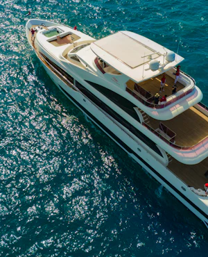 4-Hour Luxury Super Yacht Experience with Unlimited Alcohol