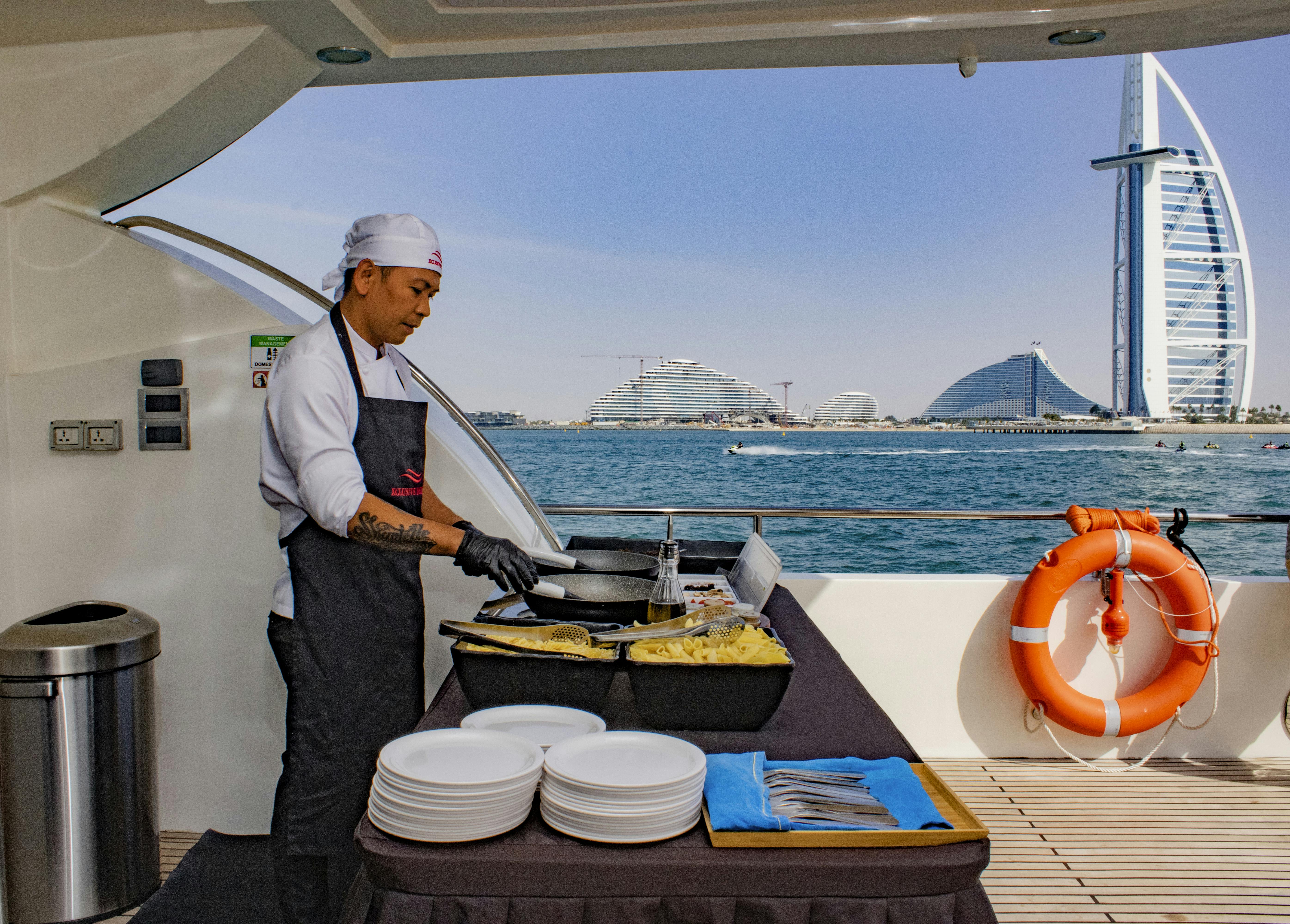 Luxury Super Yacht Experience With Unlimited Premium Beverages 