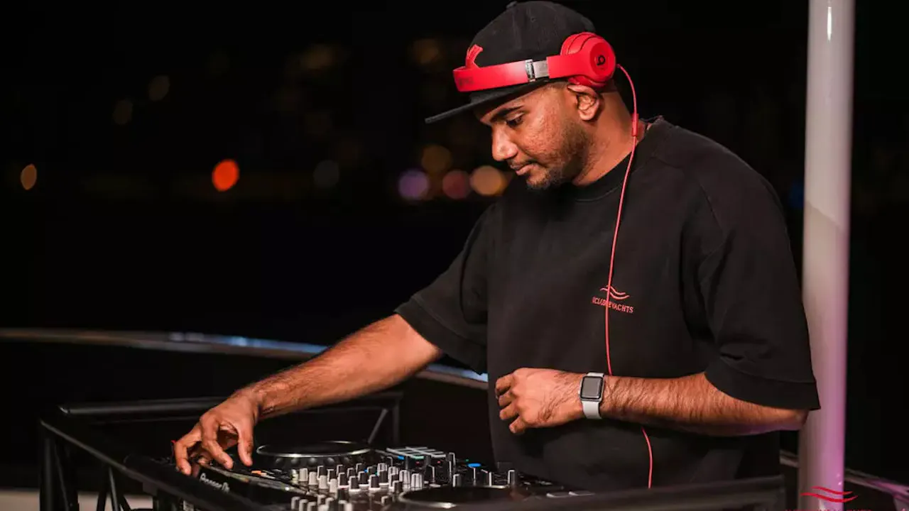 Dubai Marina Yacht Party With BBQ & Unlimited Premium Beverages Ticket