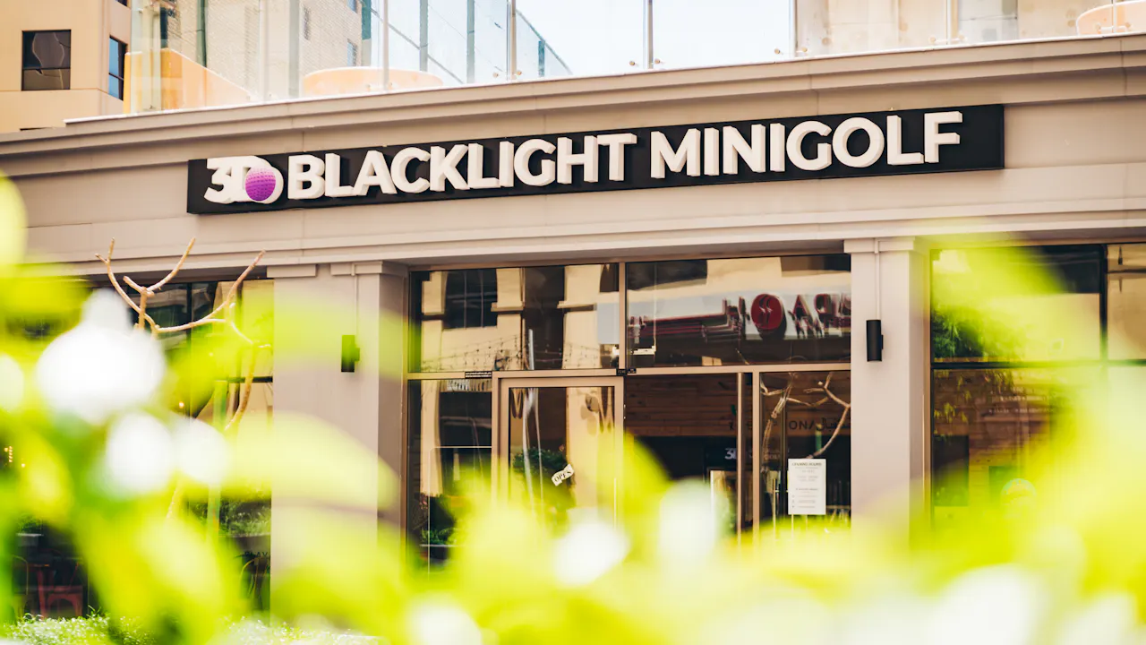 3D Blacklight Minigolf